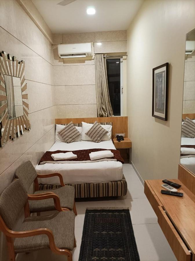 Bentley Hotel Marine Drive Mumbai Exterior foto