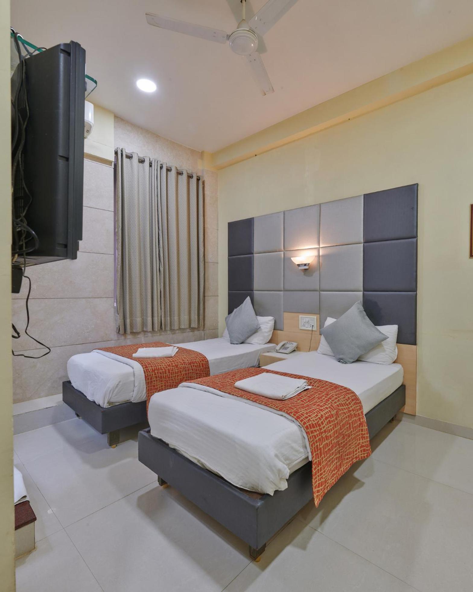 Bentley Hotel Marine Drive Mumbai Exterior foto
