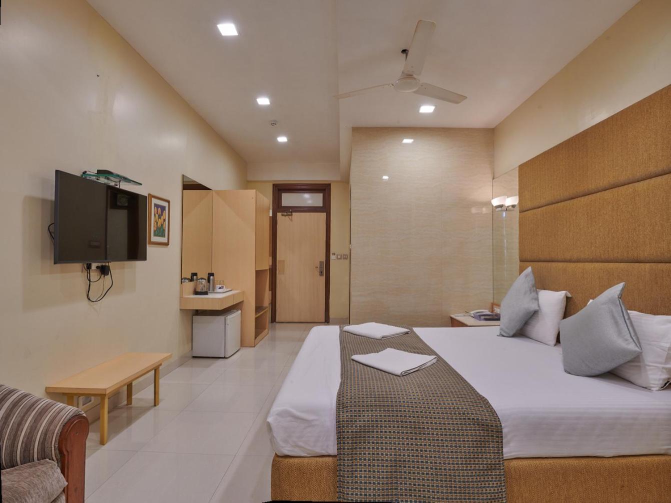 Bentley Hotel Marine Drive Mumbai Exterior foto