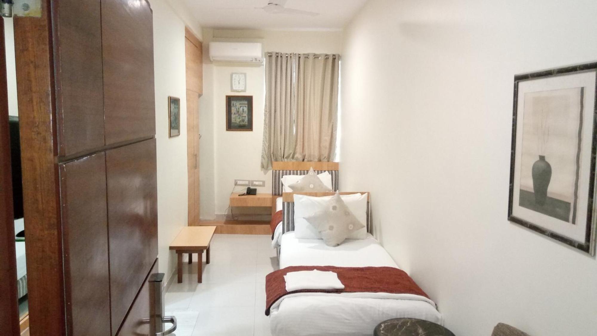 Bentley Hotel Marine Drive Mumbai Exterior foto