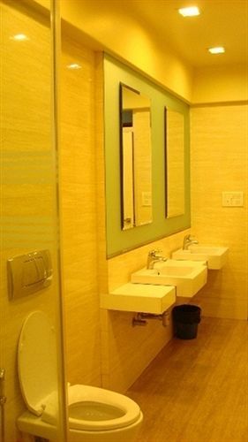Bentley Hotel Marine Drive Mumbai Exterior foto